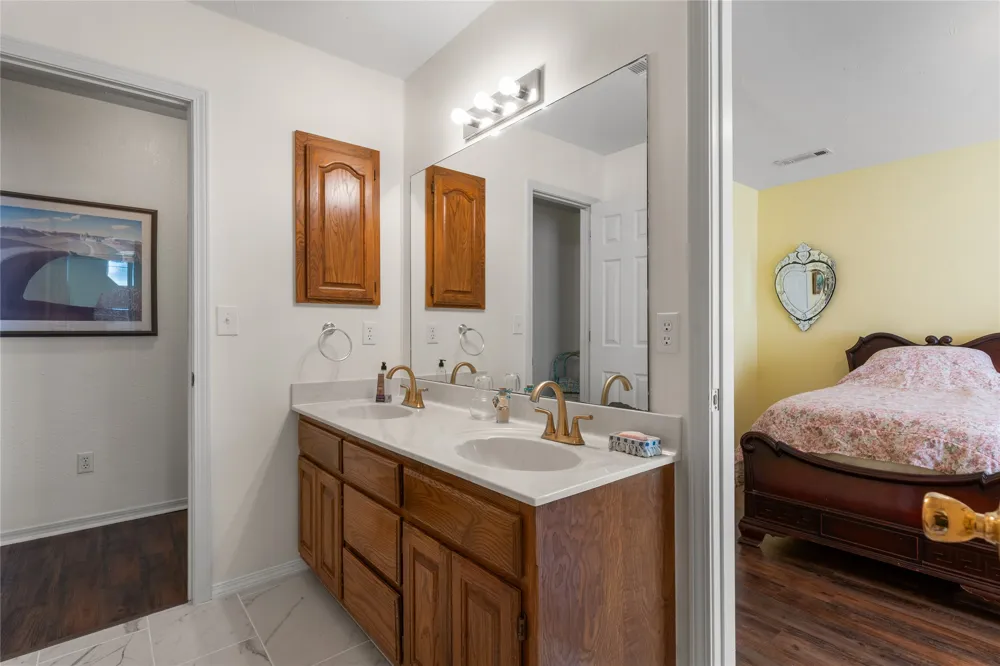 15594 Overlook Drive Skiatook, OK 74070