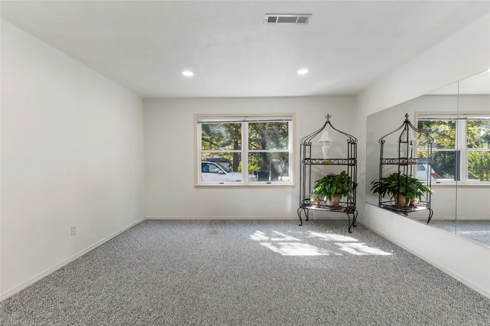 15594 Overlook Drive Skiatook, OK 74070