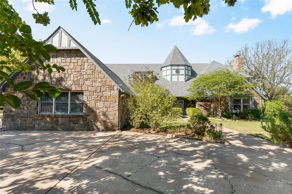 15594 Overlook Drive Skiatook, OK 74070