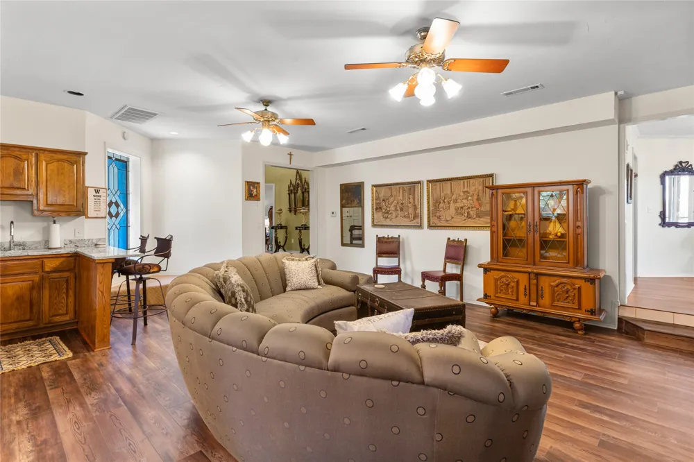 15594 Overlook Drive Skiatook, OK 74070