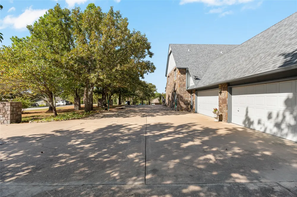 15594 Overlook Drive Skiatook, OK 74070
