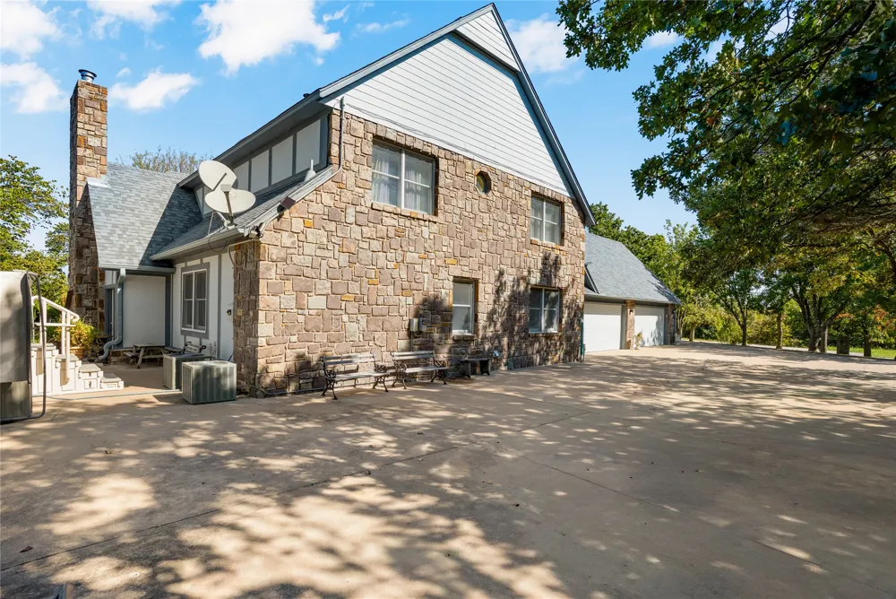 15594 Overlook Drive Skiatook, OK 74070