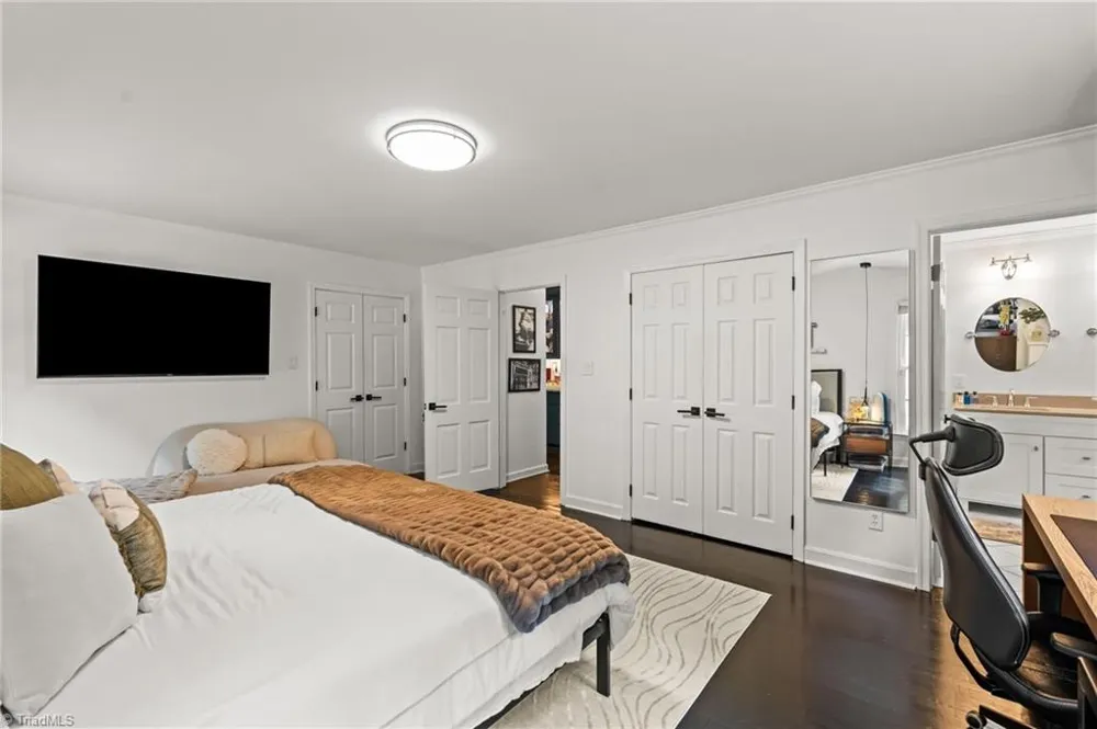 1313 Robin Hood Road High Point, NC 27262