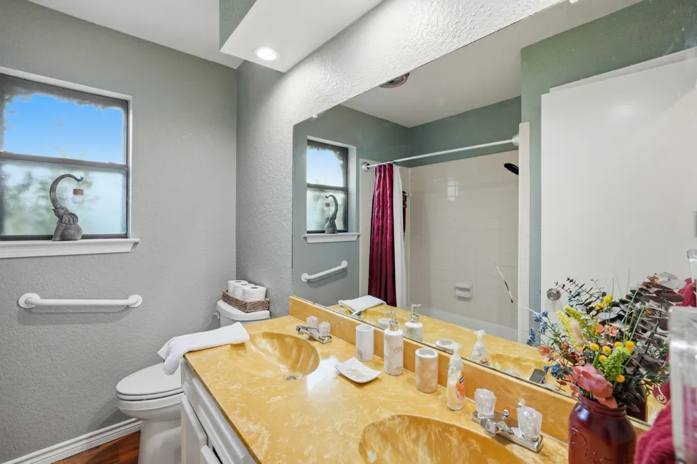 6521 Riviera Drive North Richland Hills, TX 76180