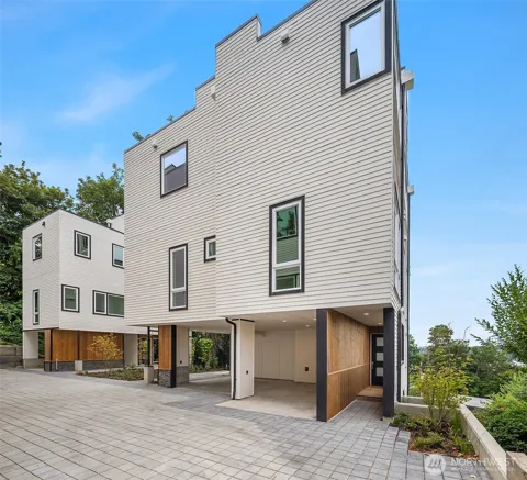 530 W Barrett Street