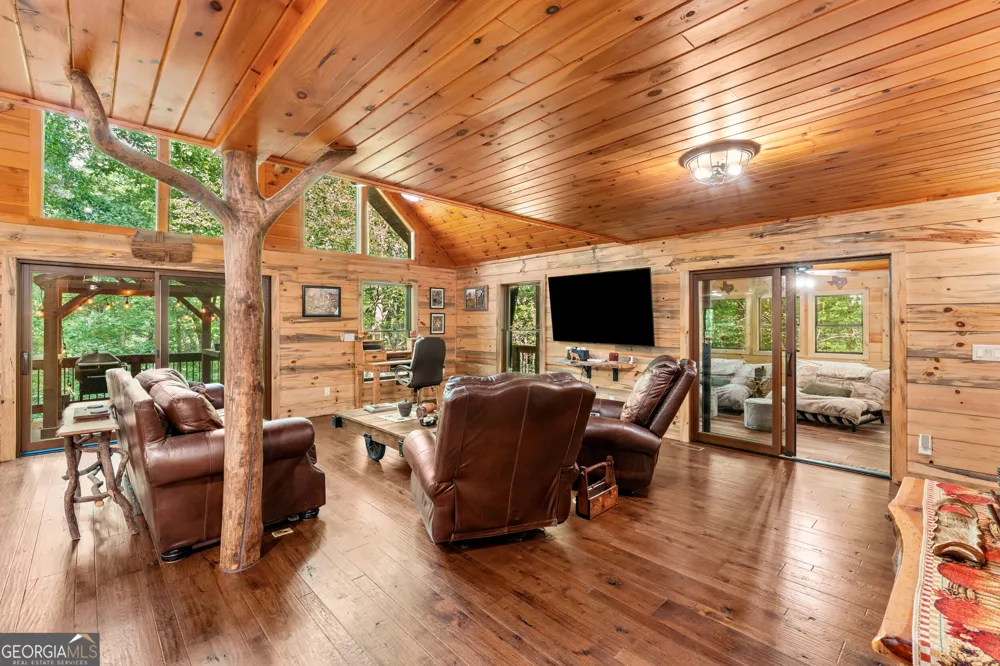 284 Major Ridge RD Blue Ridge, GA 30513