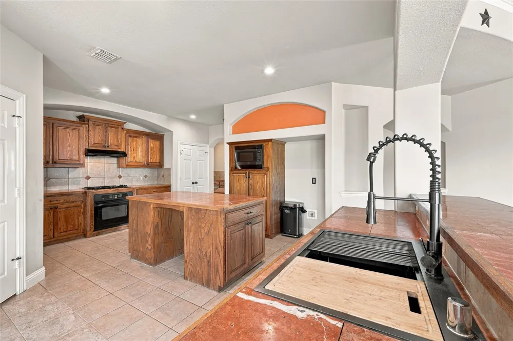 522 Basswood Trail Garland, TX 75040