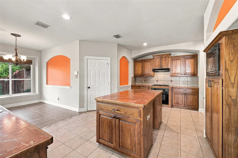 522 Basswood Trail Garland, TX 75040