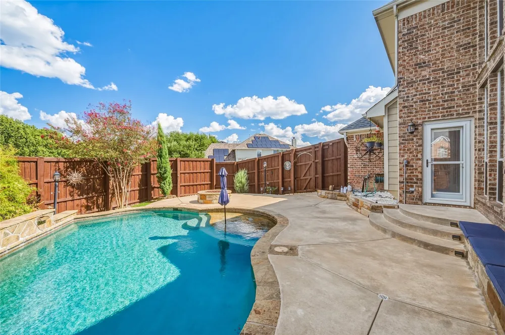 522 Basswood Trail Garland, TX 75040