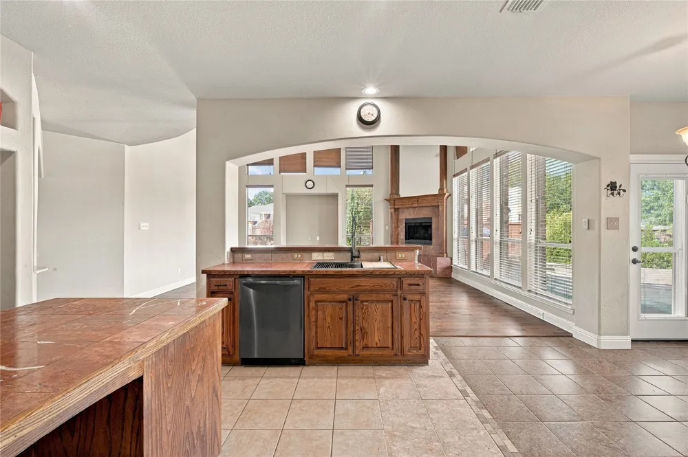 522 Basswood Trail Garland, TX 75040