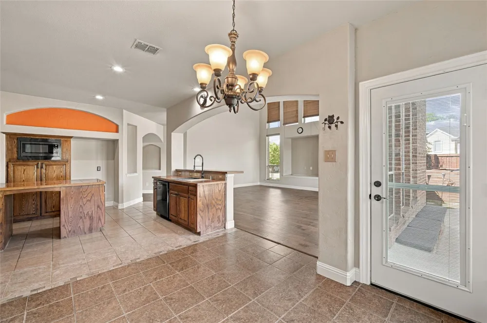 522 Basswood Trail Garland, TX 75040