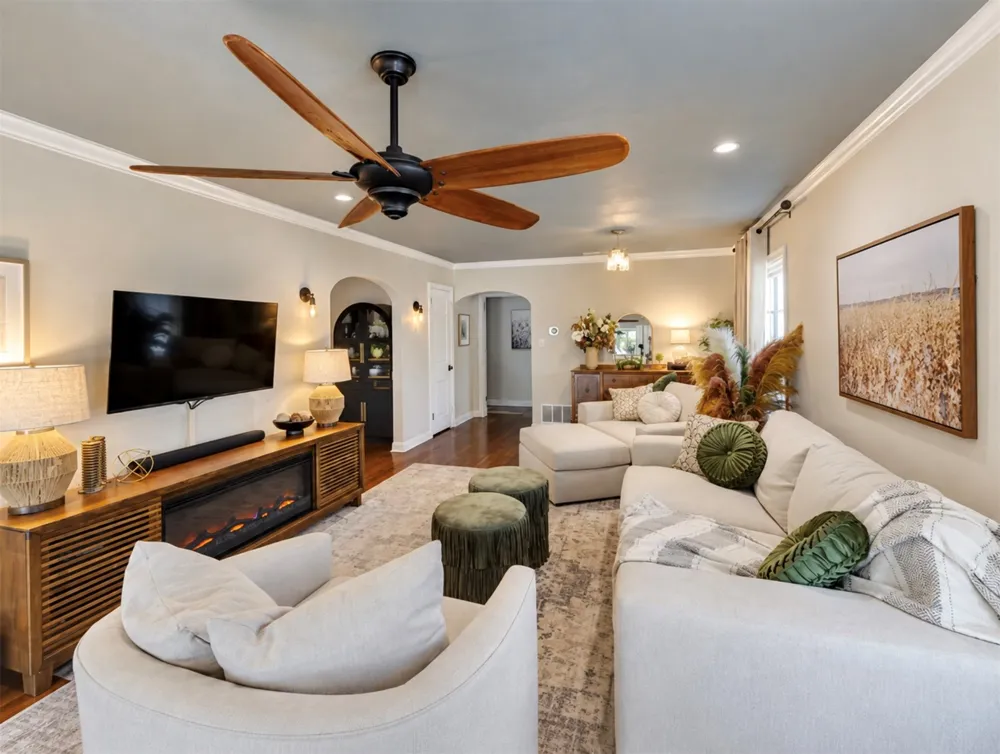 4637 Calmont Avenue Fort Worth, TX 76107