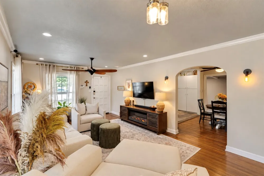 4637 Calmont Avenue Fort Worth, TX 76107