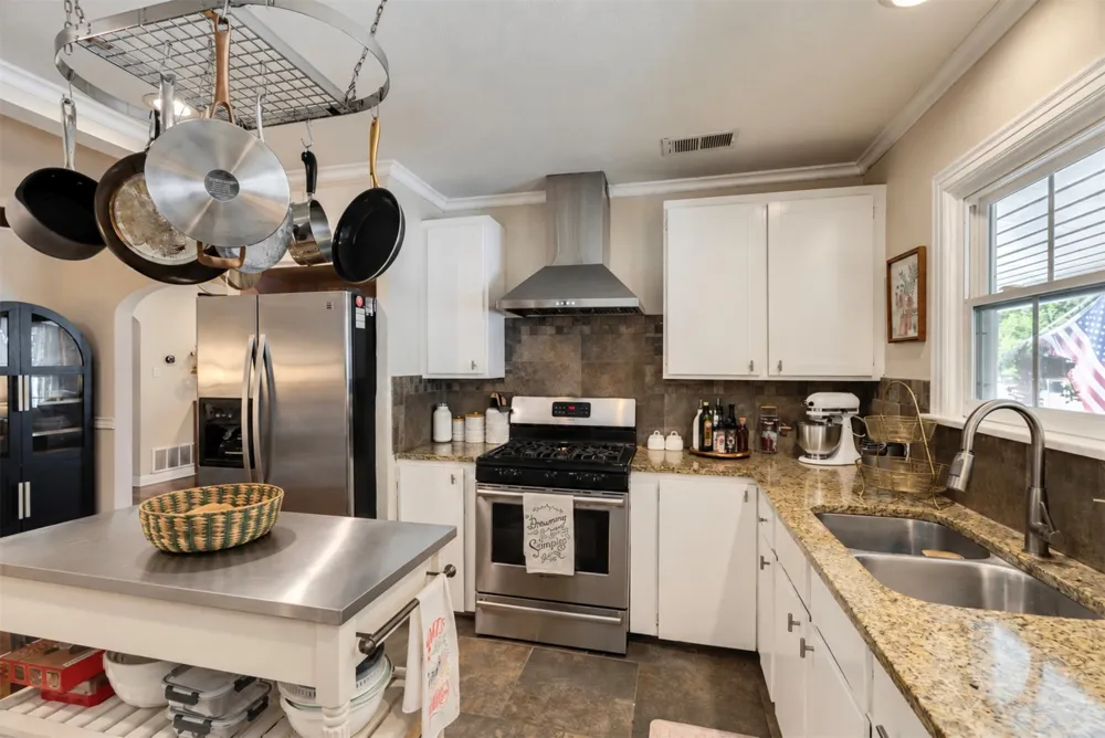 4637 Calmont Avenue Fort Worth, TX 76107
