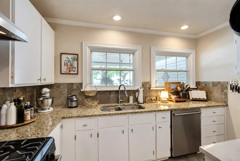 4637 Calmont Avenue Fort Worth, TX 76107