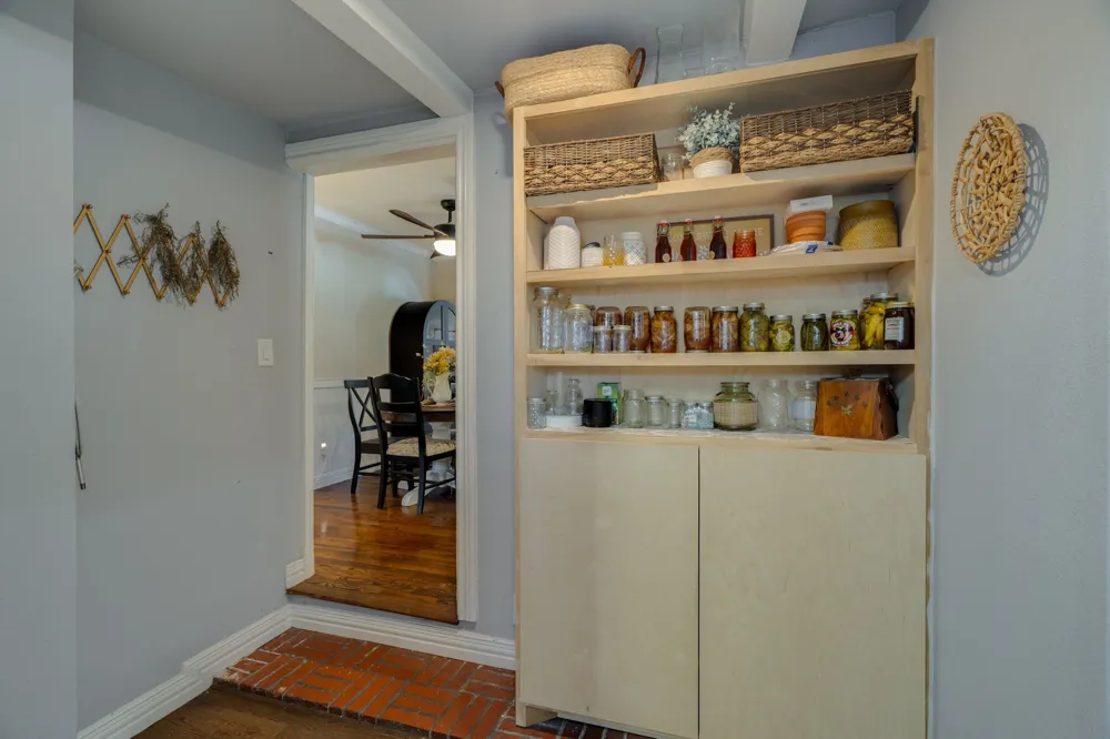 4637 Calmont Avenue Fort Worth, TX 76107