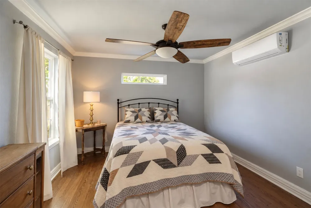 4637 Calmont Avenue Fort Worth, TX 76107