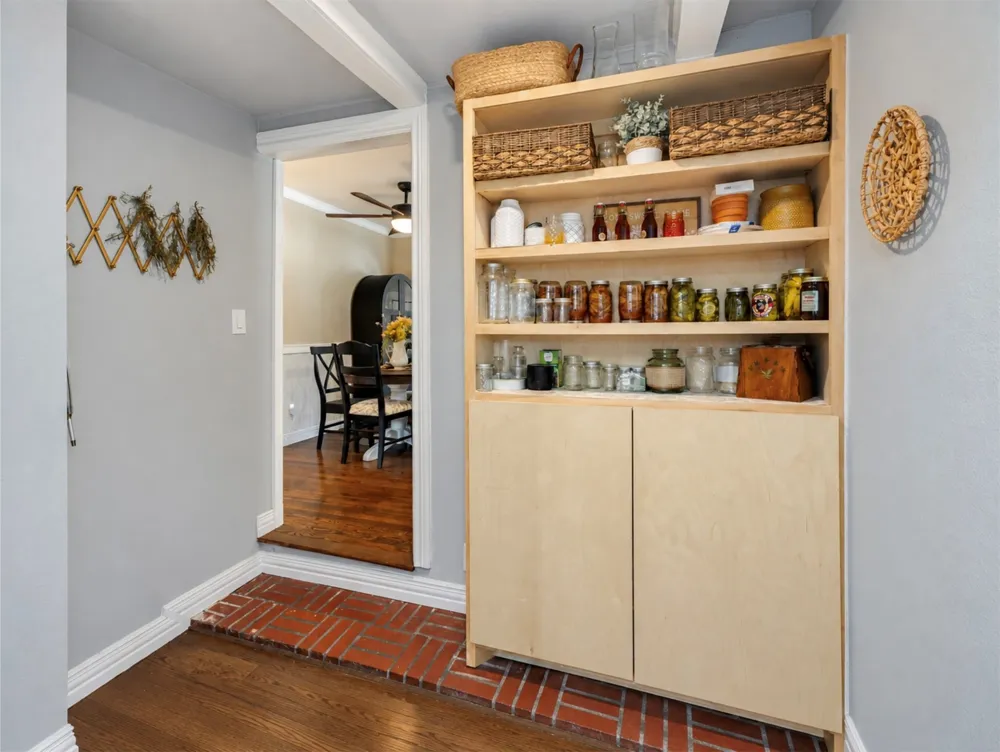 4637 Calmont Avenue Fort Worth, TX 76107
