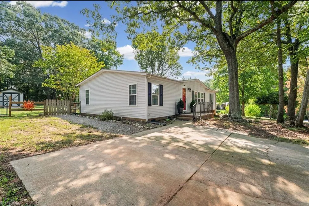 121 Regatta Lane Mooresville, NC 28115