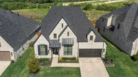 2432 Rose Run Way