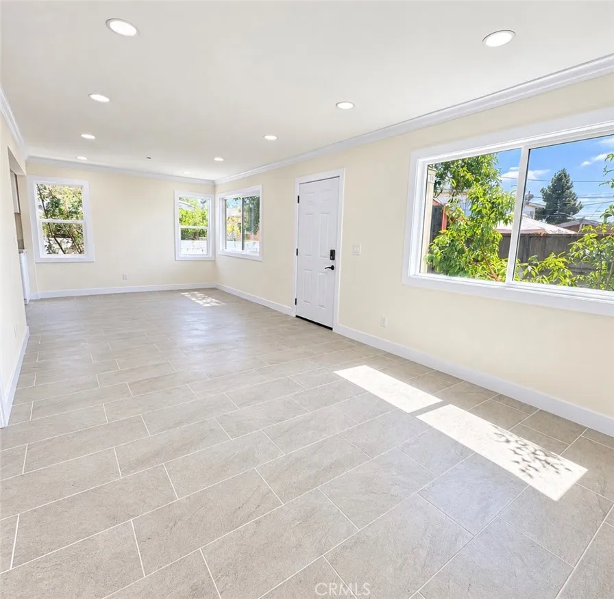 7031 Hood Avenue #A Huntington Park, CA 90255