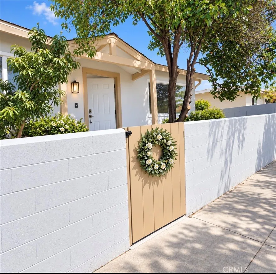 7031 Hood Avenue #A Huntington Park, CA 90255