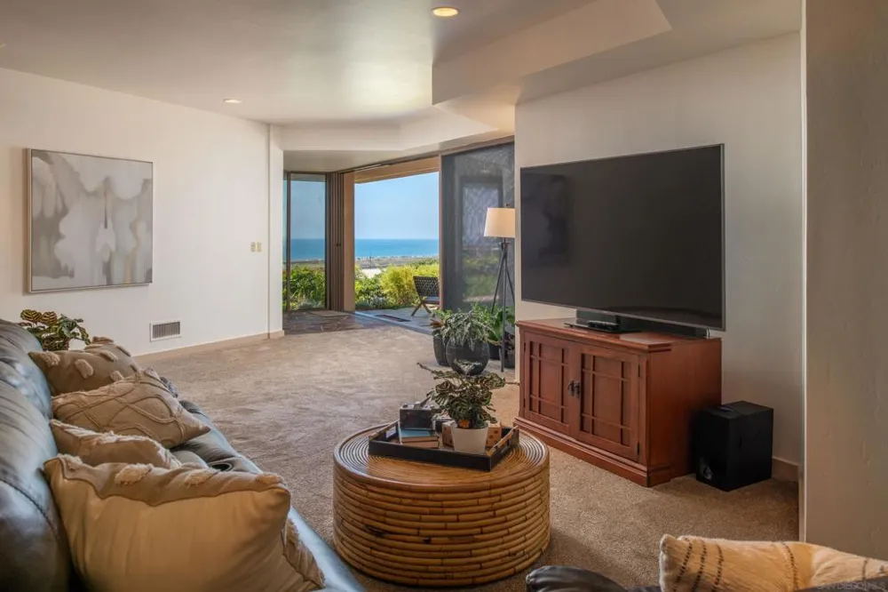 779 Barbara Ave Solana Beach, CA 92075