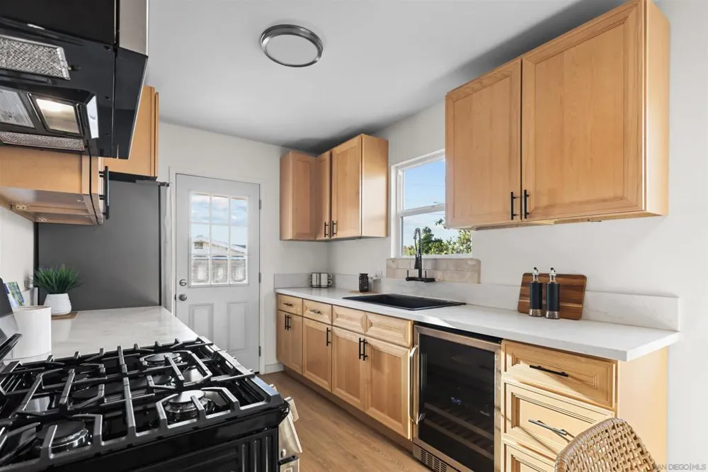 7480 Baltic San Diego, CA 92111
