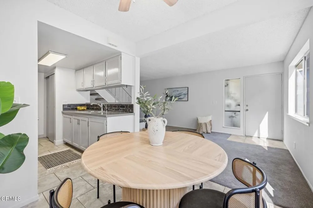 1137 Chalmette Avenue Ventura, CA 93003
