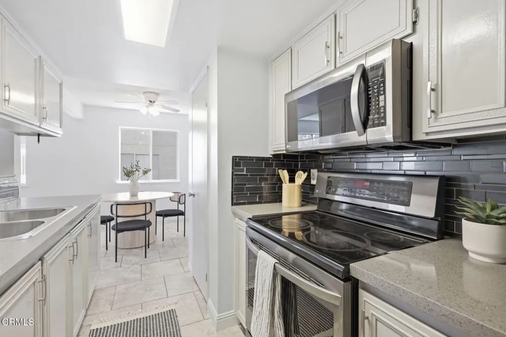 1137 Chalmette Avenue Ventura, CA 93003