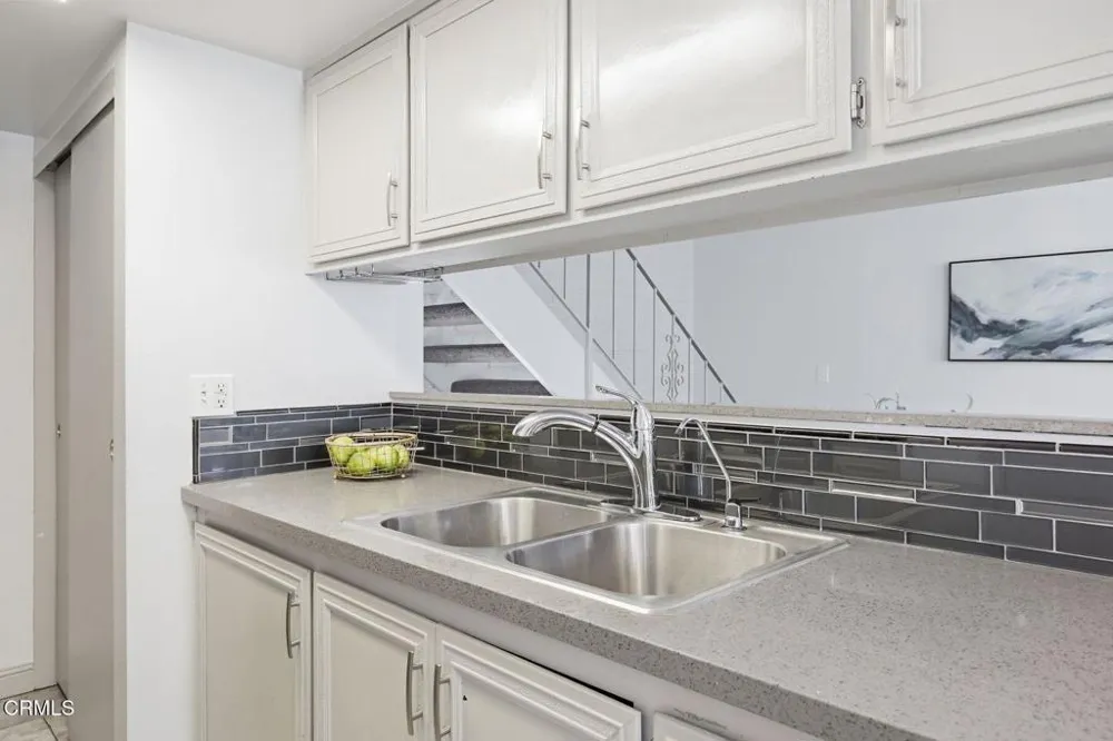 1137 Chalmette Avenue Ventura, CA 93003
