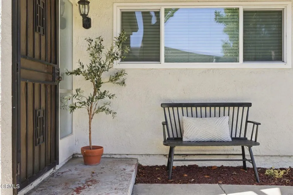 1137 Chalmette Avenue Ventura, CA 93003