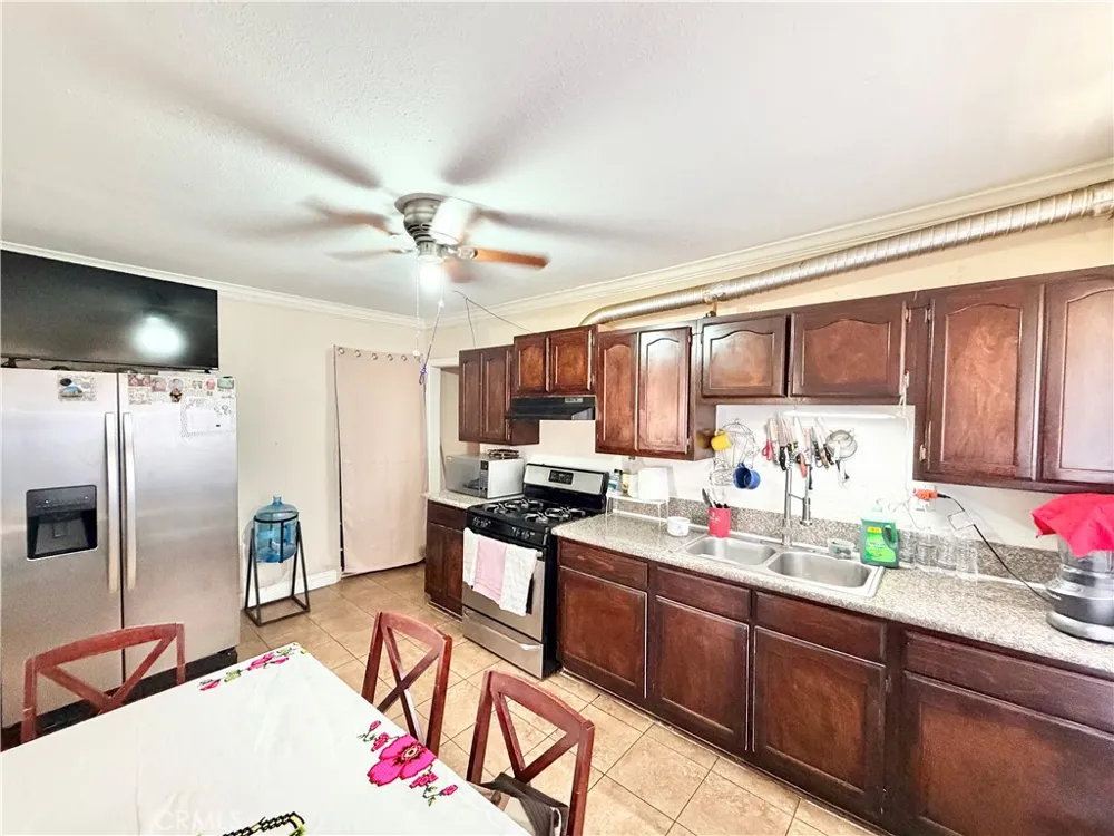 218 E 60th Street Los Angeles, CA 90003