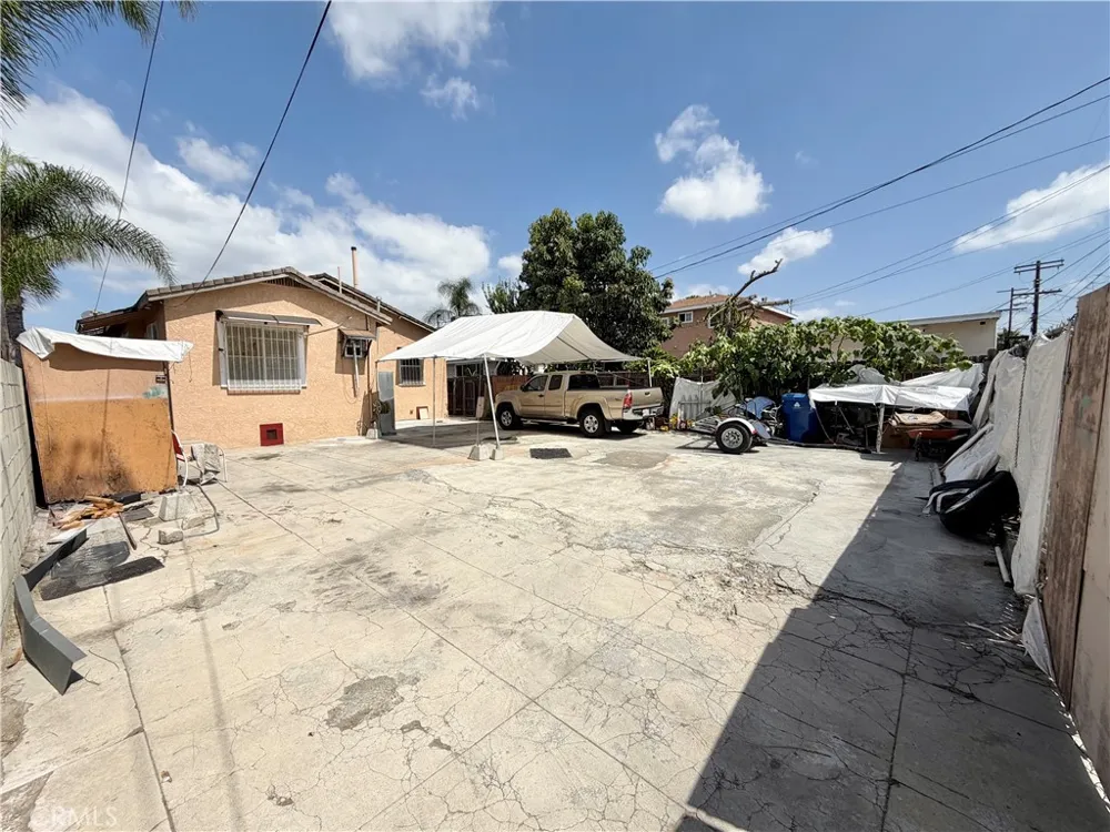 218 E 60th Street Los Angeles, CA 90003