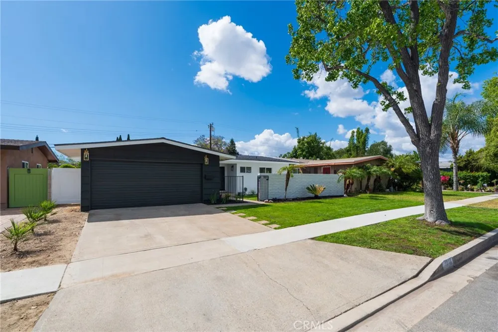 1018 Wright Santa Ana, CA 92701