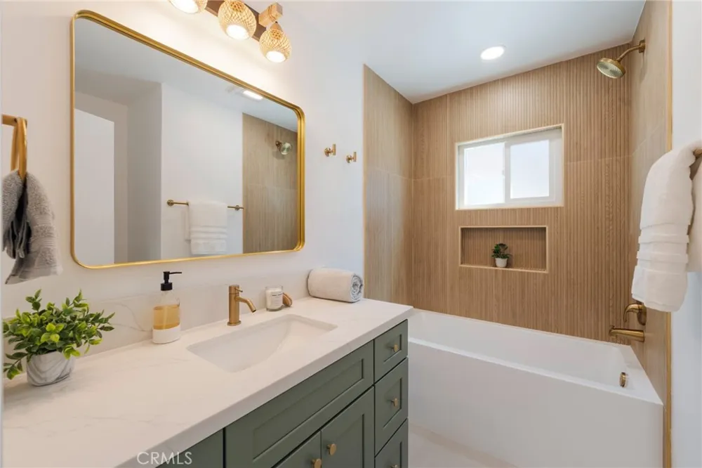 1018 Wright Santa Ana, CA 92701