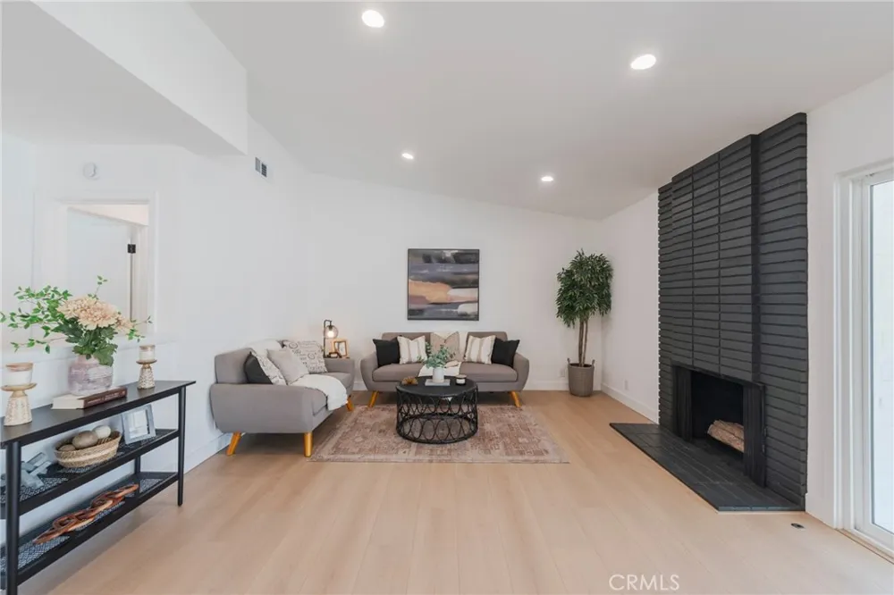 1018 Wright Santa Ana, CA 92701