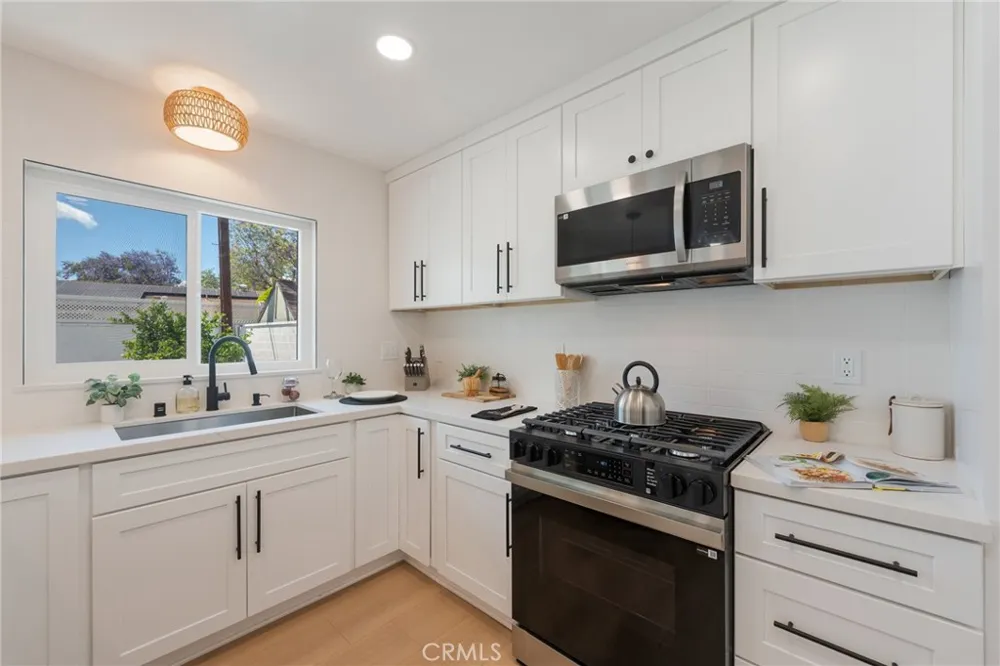 1018 Wright Santa Ana, CA 92701