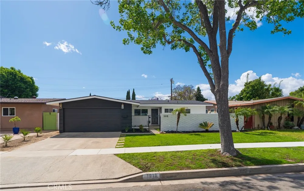 1018 Wright Santa Ana, CA 92701