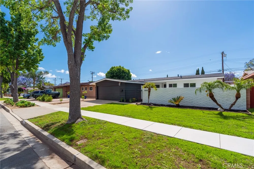 1018 Wright Santa Ana, CA 92701