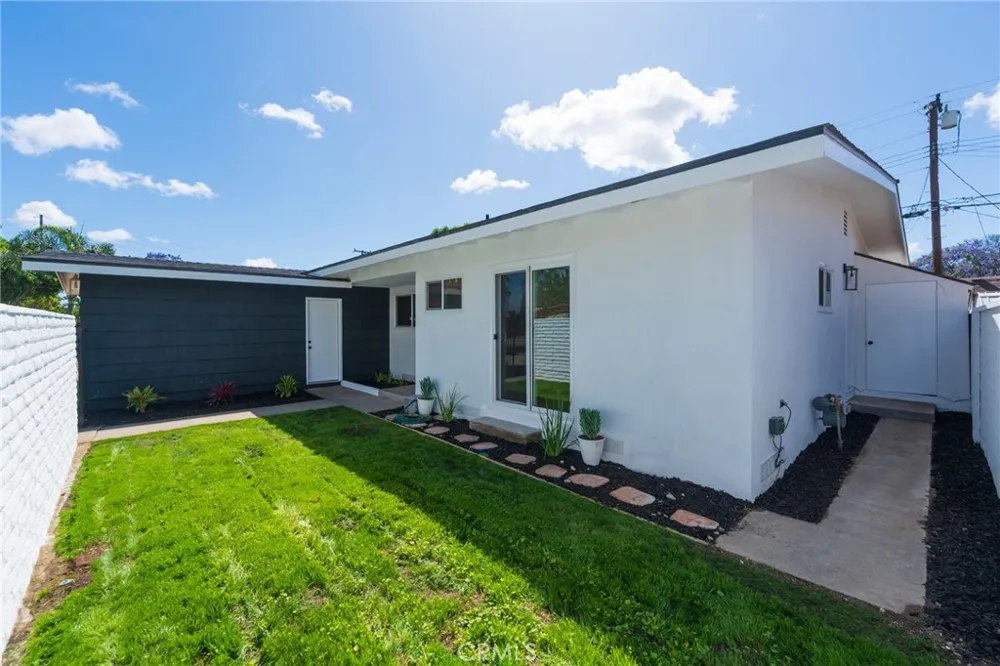 1018 Wright Santa Ana, CA 92701