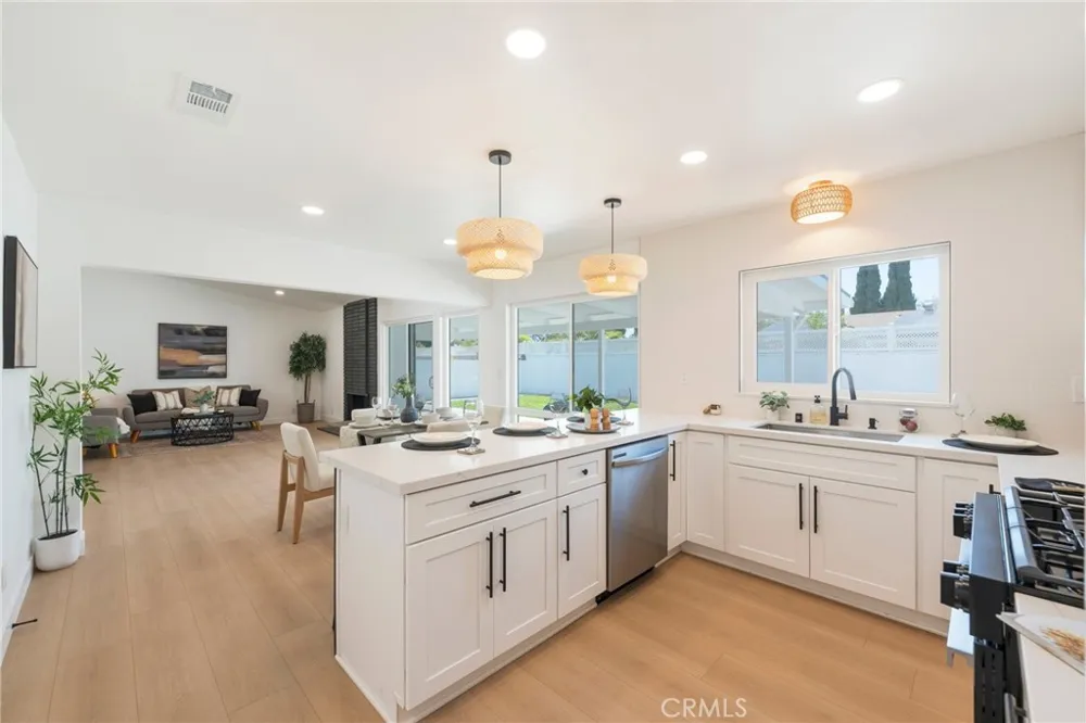 1018 Wright Santa Ana, CA 92701