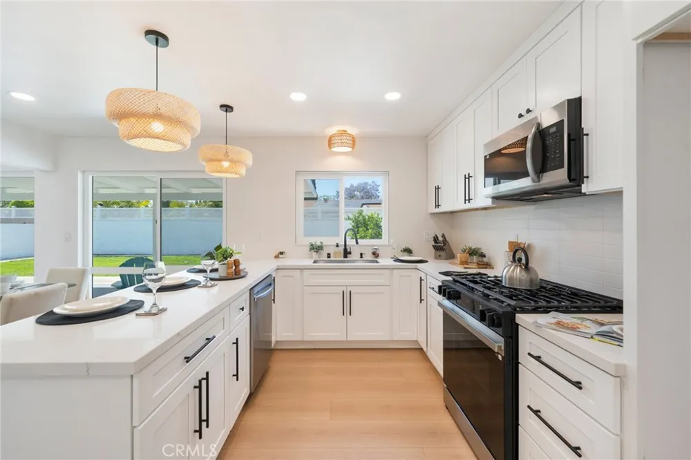 1018 Wright Santa Ana, CA 92701