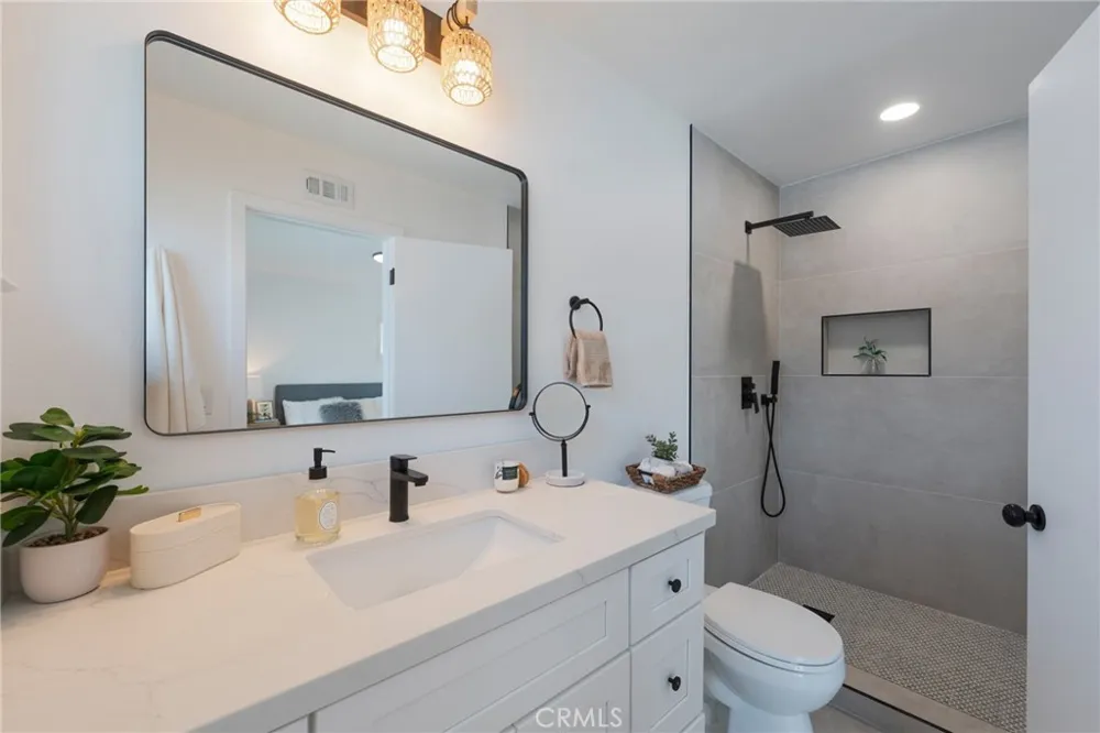 1018 Wright Santa Ana, CA 92701