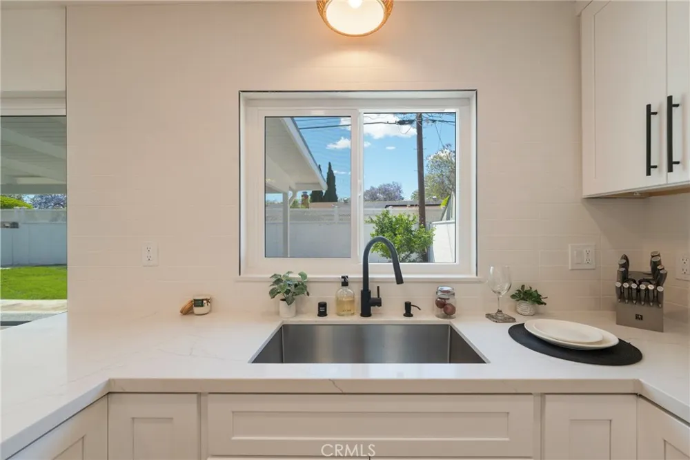 1018 Wright Santa Ana, CA 92701