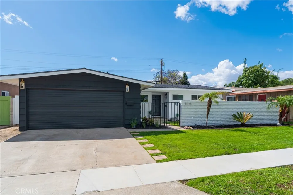 1018 Wright Santa Ana, CA 92701