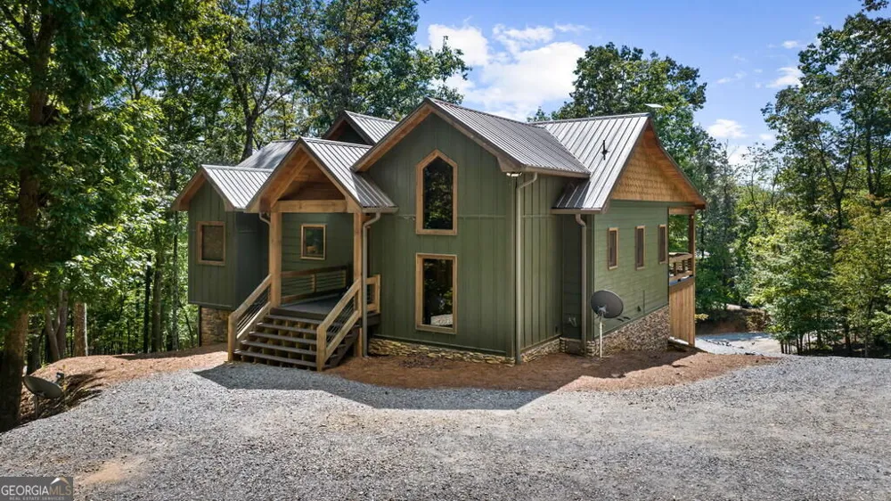 14 Riverbend MNR Blue Ridge, GA 30513