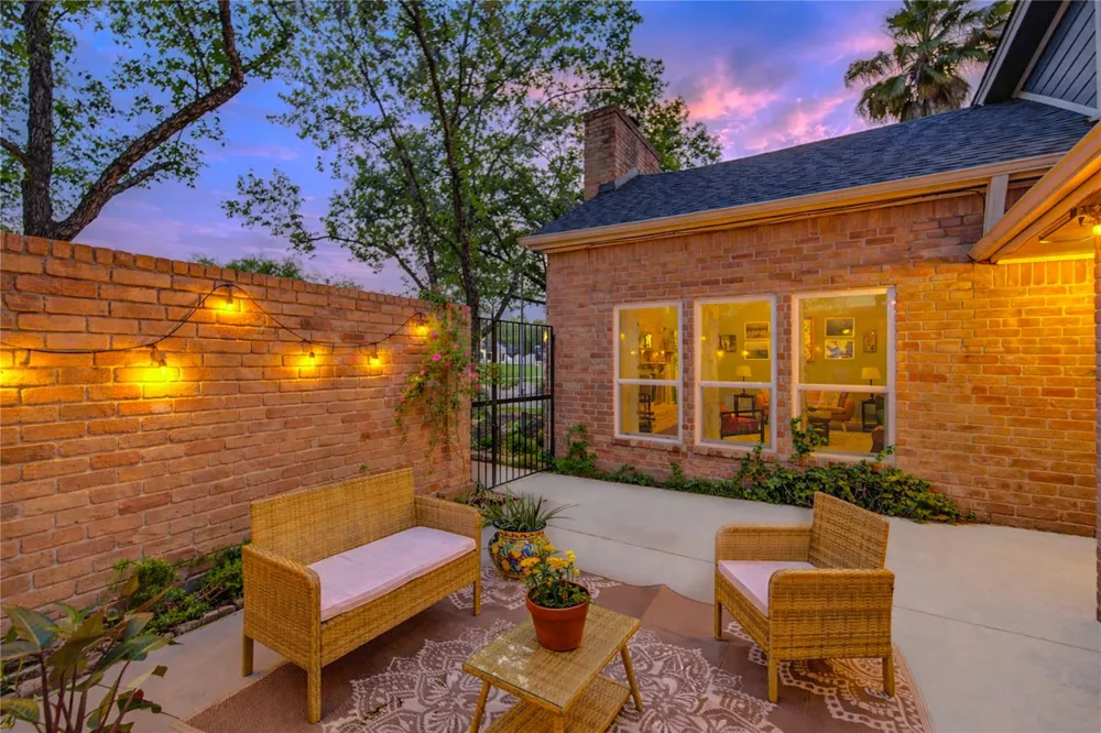 2258 Woodland Springs Street Houston, TX 77077