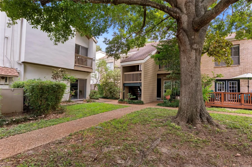 2100 Tanglewilde Street #614 Houston, TX 77063
