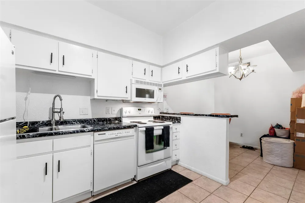 2100 Tanglewilde Street #614 Houston, TX 77063